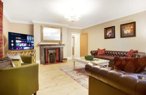 NEW! Luxurious Cottage in Durham by Stay With Us, Ideal for Large Groups & Families, Hot Tub, Sleeps 10! - Foto 9