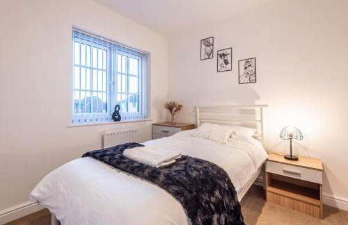 Family-Friendly 4-Bedroom House in Moston with Parking and Garden - Foto 5