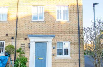 4x Bed Elegant Home with Parking - Photo 47