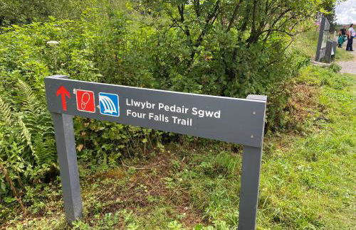 The Cwtch, Log Fire, Sleeps 6, Nr Zip World, Brecon and Bike Park Wales - Photo 50