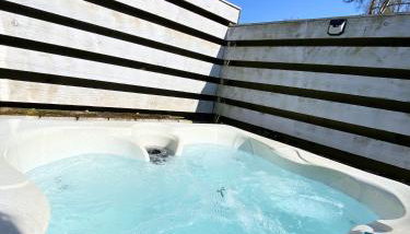 Otter 2 Lodge - Private Hot Tub- Dog Friendly - Wiltshire-Bristol - Foto 2