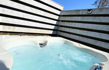 Otter 2 Lodge - Private Hot Tub- Dog Friendly - Wiltshire-Bristol - Foto 2