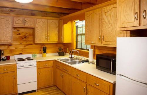 Cabin in the Woods - Hot Tub, Fire Pit, BBQ - Foto 20