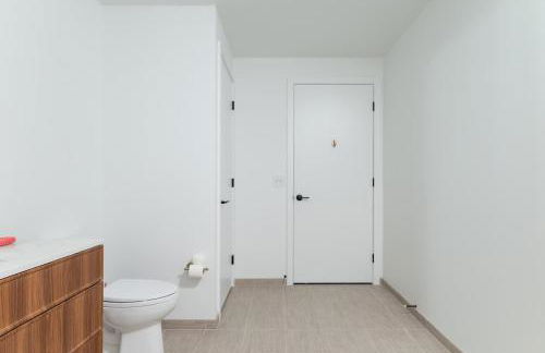 Back-Bay 2BR Condo w Roof top Gym Parking - Foto 53