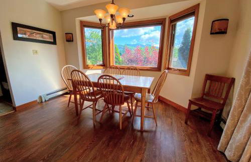 FC44 Renovated 3bed 3bath Forest Cottage AC views yard fast wifi Walk to skiing - Foto 16