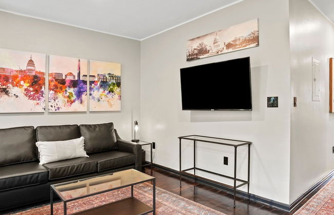 Spacious Sunny Shaw 1BR 1BA Apartment - Photo 6