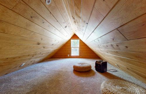 Relaxing Retreat with Deck, 1 Mi to Lake Arrowhead! - Foto 19