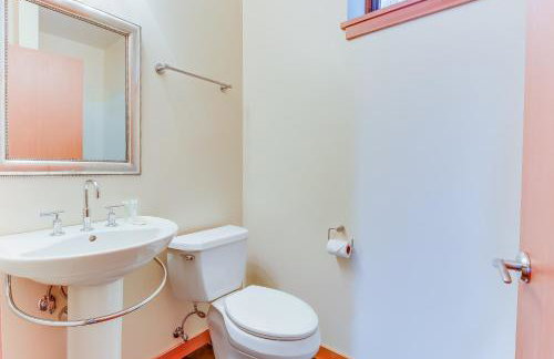 Fidalgo Island Waterfront Stunner - Photo 9