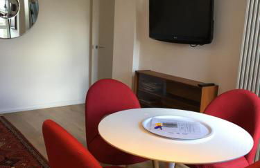 Midtown London Apartment - Photo 2