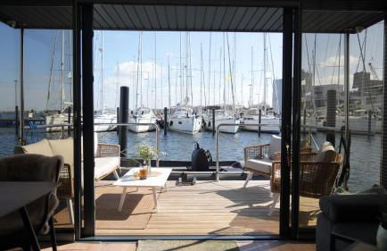 Hausboot mit Motorboot - Foto 10