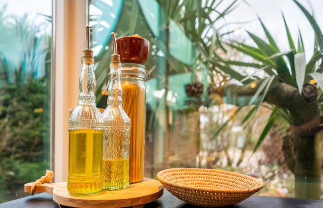 Stylish Holiday Home With Private Garden - Photo 26