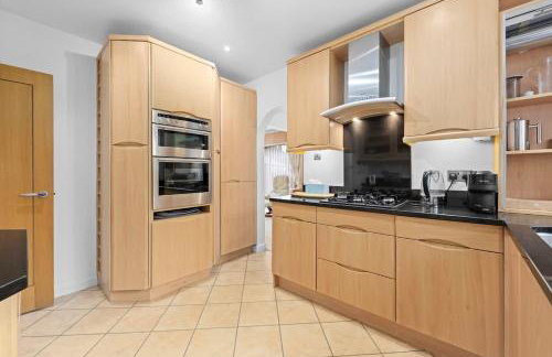 3 Bed Stunning Home in Hale - Foto 25