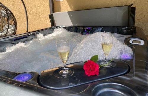 Gîte des Combes Blanches avec piscine et jacuzzi - Foto 8
