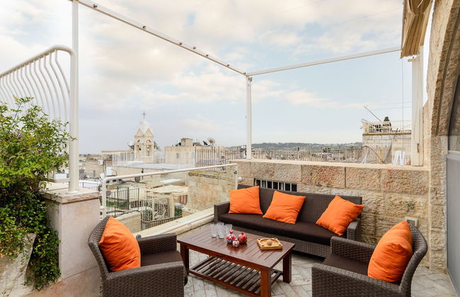 Luxury Duplex with Rooftop by FeelHome - Photo 24