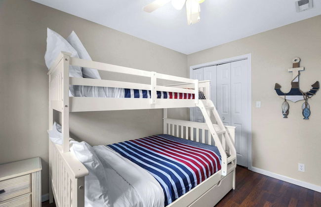 Family Lakefront Oasis Picture Perfect Retreat! - Photo 5