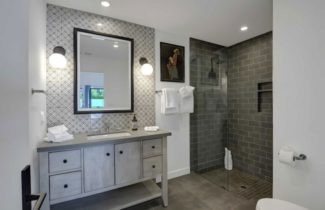 Modern Oasis w/ Pool, Patio Lounge, & Mountain Views Palo Verde by Avantstay - Foto 20