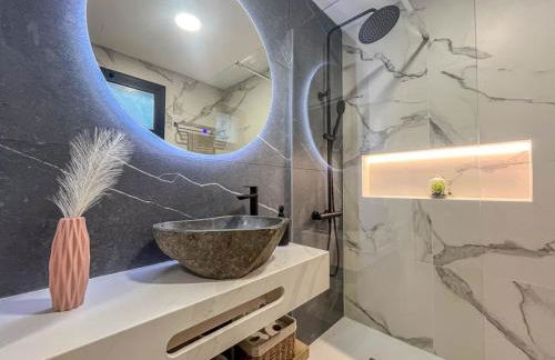 El Bunker Luxury Suite en Playa del Hombre con vista al mar - Foto 23