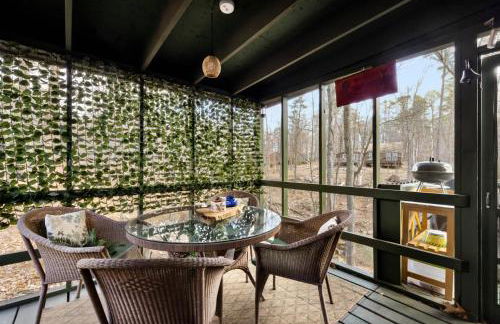 Zen Vibe w Fireplace Grill Deck & Screened Porch - Foto 7