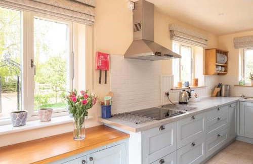 Willow House in Knodishall, Sleeps 7 - Only a short drive from Aldeburgh, Thorpeness & Snape Maltings - Managed by Aldeburgh Coastal Cottages - Foto 6