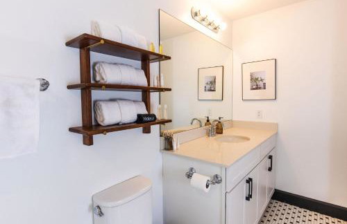 Luxury Downtown Apt with Parking, Gym, and Lap Pool - Foto 17