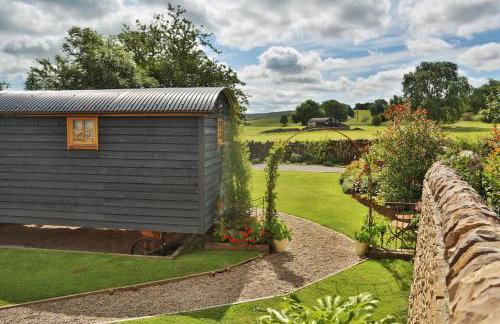 FLORA Luxury Retreat, Private Garden, Views & Hot Tub - Photo 19