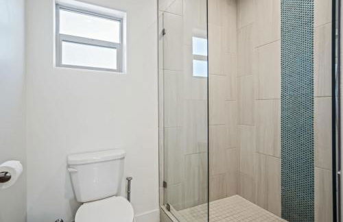 Timber & Tin D 2Bed 2Bath w Pool & Rooftop Deck - Foto 47