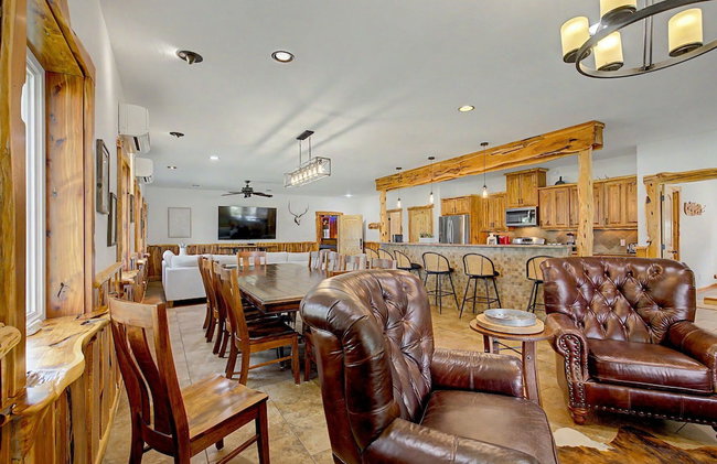 Oakridge Ranch: Pool + Hot-tub, Pickleball Court, Whiskey & Wine Room - Foto 48