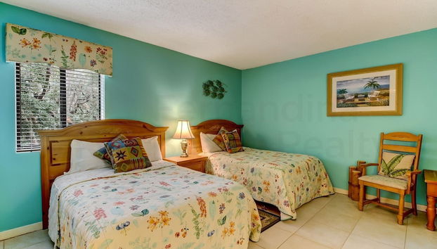 Dog Friendly Beach Wood Condo, Minutes Away from Atlantic Ocean by RedAwning - Foto 2, Habitación