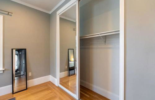 Oak Manor - Chic & Stylish 2BR Apartment Retreat - Photo 47