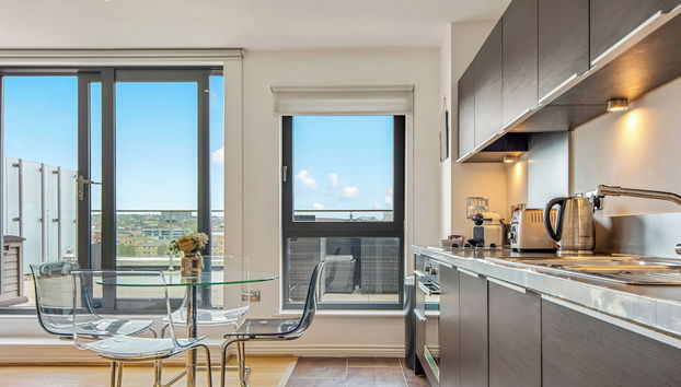 Explore the Luxury w 2 Bed Apt in Camden - Foto 4, Cocina privada