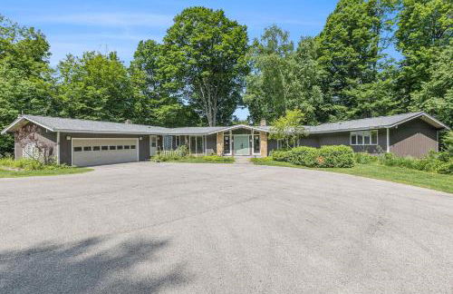 Bright 4BDR Home by Lake MI Arcadia Bluffs Portage Lake More - Photo 10