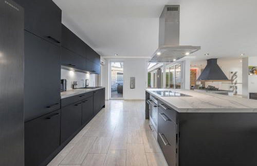 Aurion Residence - Indoor Pool, Sauna , Jacuzzi & Fitness - Foto 12