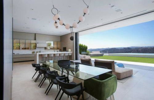 Ultra-Luxurious BH Estate with Pool, Theatre, Views - Foto 5