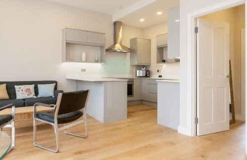 Beautiful 2 bed terrace flat close to Greenwich - Pass the Keys - Photo 16