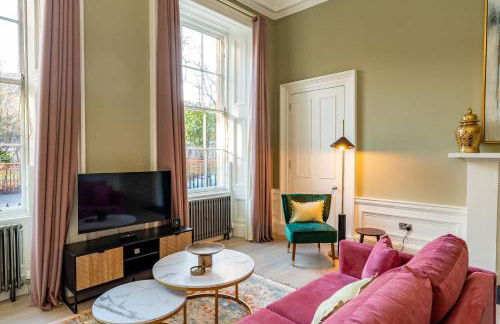 Dragon Suites Luxury Apartments at Rutland Square - Photo 36