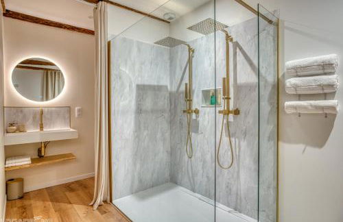 La Cadurcienne "Love room" jacuzzi & pièce secrète Cahors centre historique - Photo 4