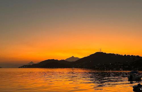 Vista dos sonhos na beira do mar de Angra com pier - Foto 29