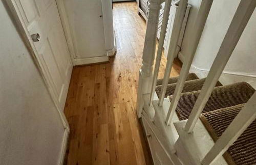 House - Sleeps 4 - Garden - Pets Ok - Parking - Photo 8