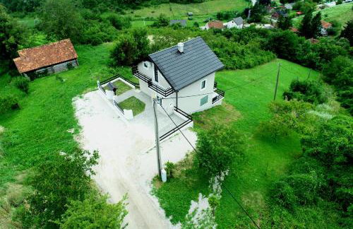 Deja View - Photo 24