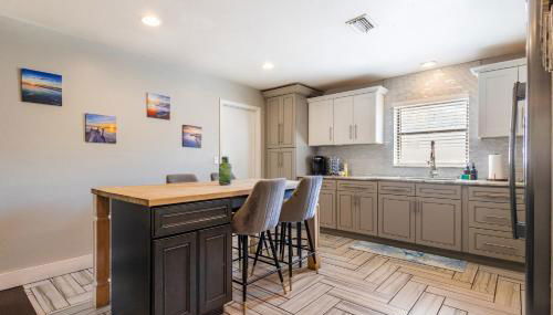 Spacious 3-BR Home with Patio, Firepit & BBQ! - Foto 4, stove