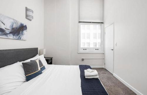 BOLD 2BR 2BA In The Block Apartment by CozySuites - Foto 8