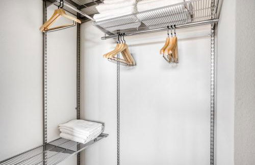 San Carlos 2BR w Gym Pool BBQ nr Caltrain SFO-910 - Foto 17