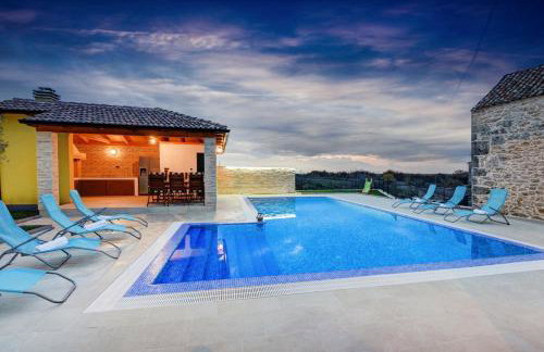 Beautiful Villa Petra with Summer Kitchen and Pool - Foto 10