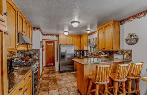 Near Northstar Wooded Retreat with Deck & Loft - Foto 2