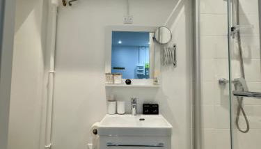 Pigalle Square - Modern apartment steps away from Moulin Rouge - Foto 5, Shower