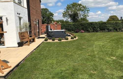 Stunning views, Hot tub, 5 mins to Chester - Photo 76