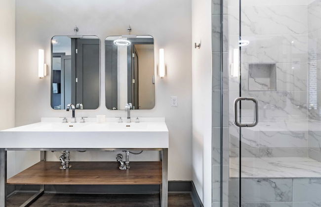 Lindsley by Avantstay Balcony + Modern Design A+ Downtown Location - Photo 18