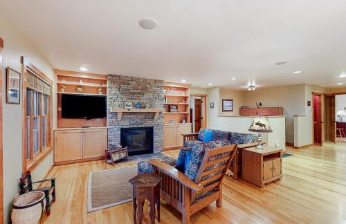 Up The Hill - Photo 2