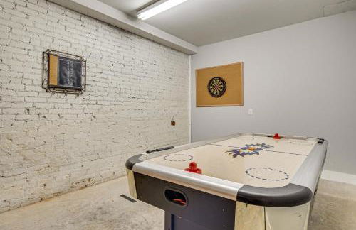 Private Hot Tub, Steps to Main St Saluda Retreat - Foto 31