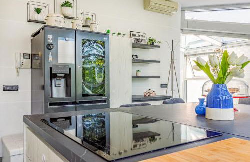 Comics & Cars - Themed Penthouse in Motor Valley - Foto 9